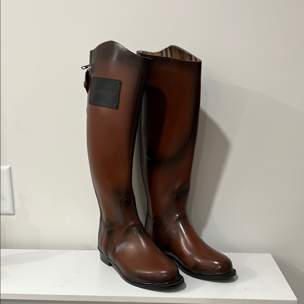Burberry woman’s  Brown Riding Boots size 7
